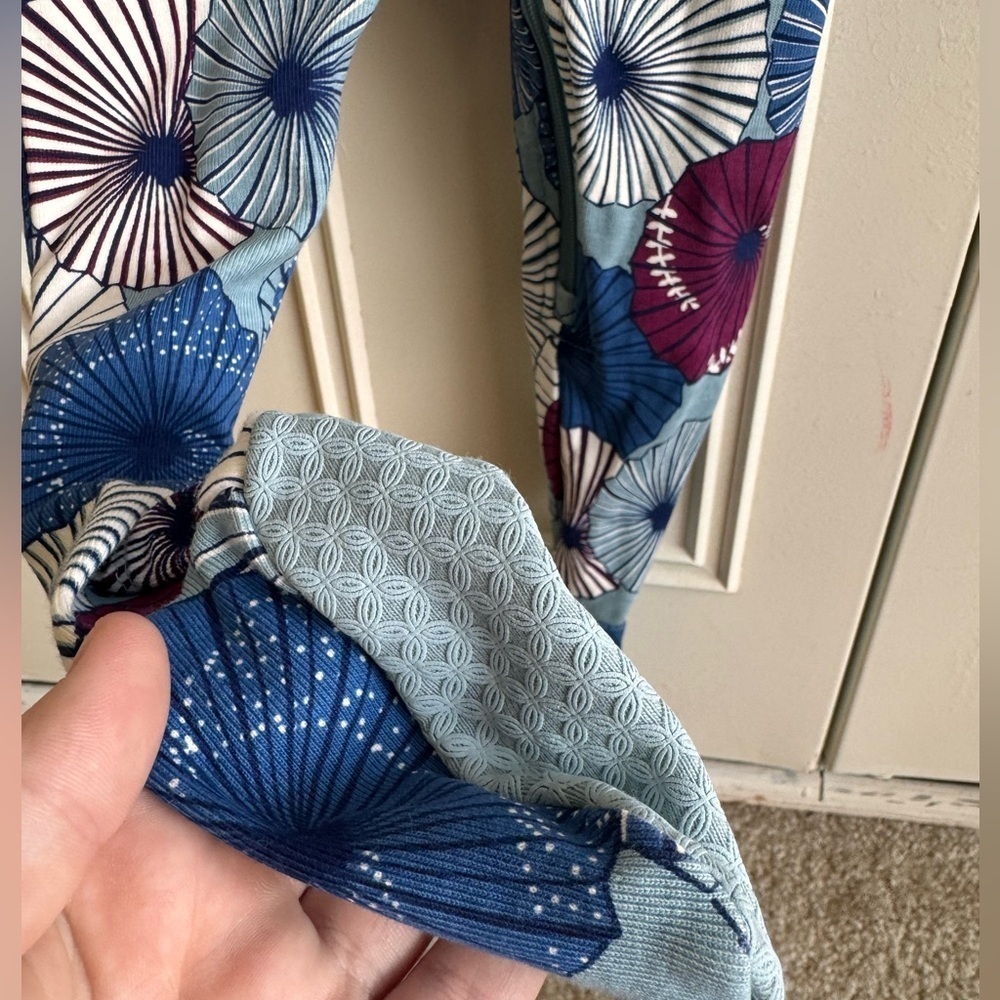 Tea 1 Piece Zip Up Footie With NonSlip Grips! - Picture 6 of 7